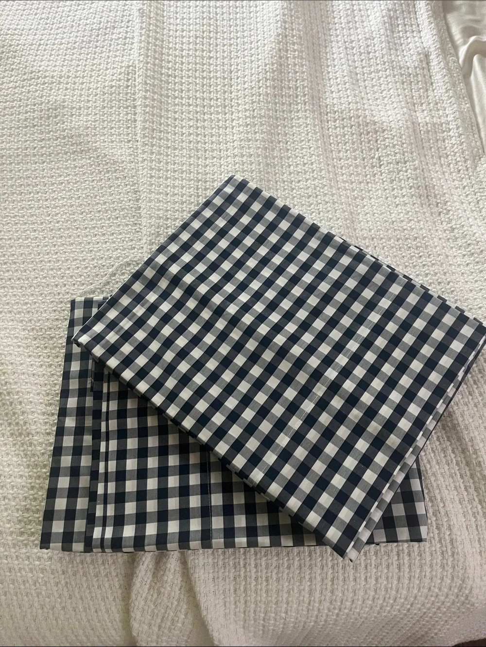 NWOT Petite Plume Flat Twin Sheet- Set of 2
